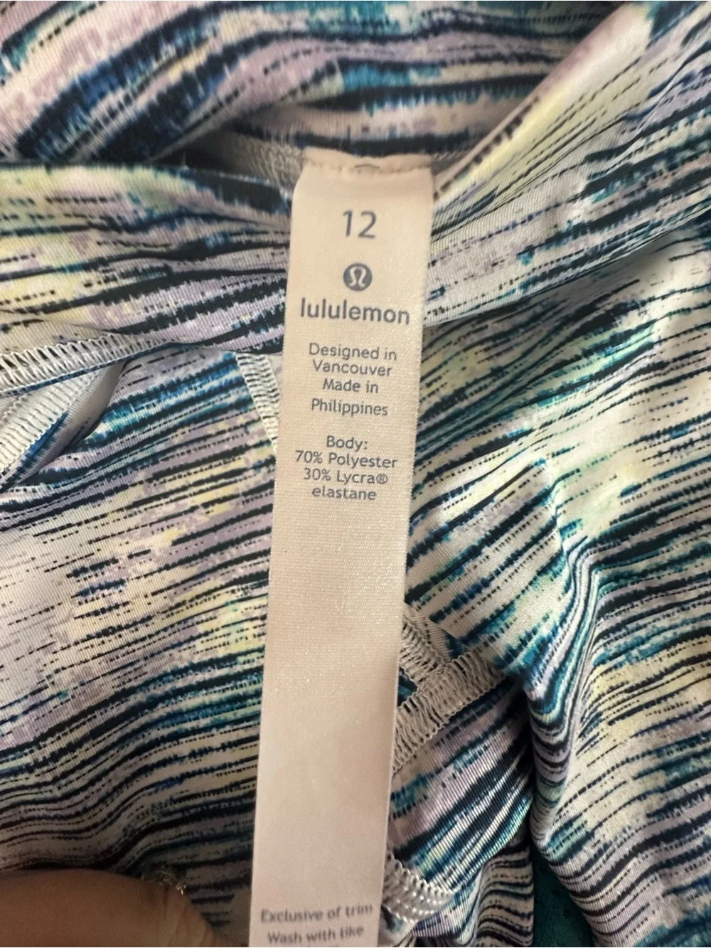 593. Lululemon 2pc set bundle capris and top